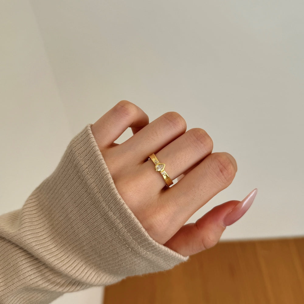 Zircon Ring