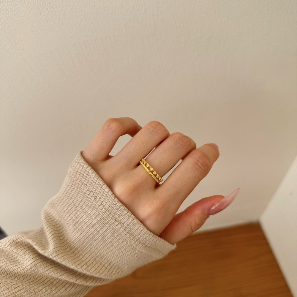 Golden tone petite ring