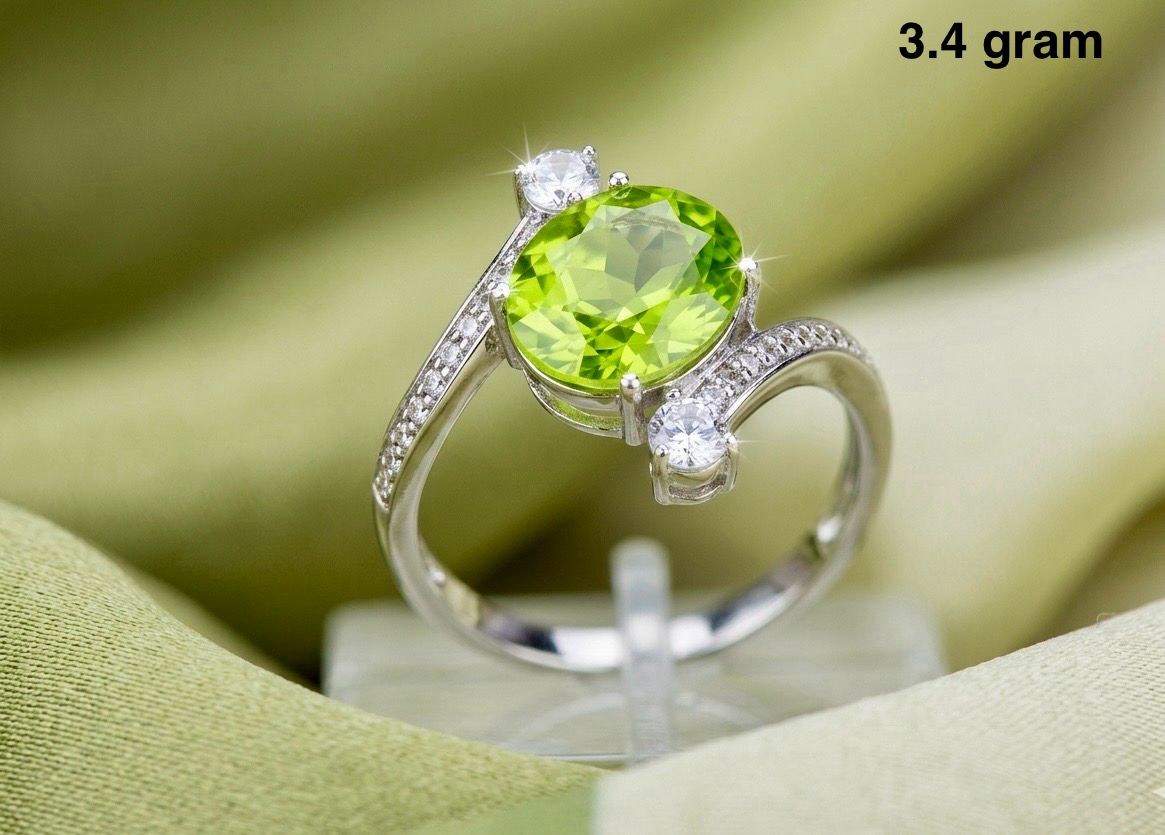 Peridot Ring – Elegant Green Gemstone Jewelry