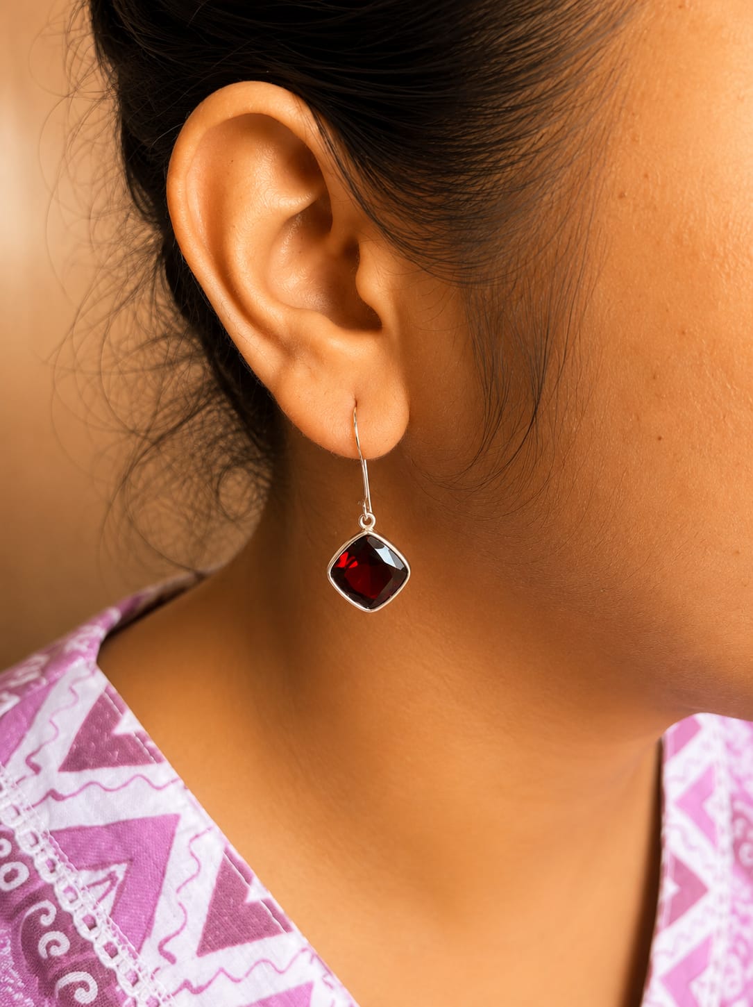 Garnet Earring – Elegant Deep Red Gemstone Jewelry